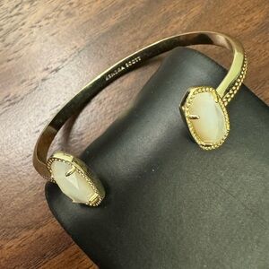 ✨ Kendra Scott Elton Gold Tone Cuff Bracelet – Glass Crystal Stone